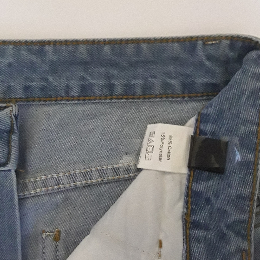 Jeans - Picture 2 of 3
